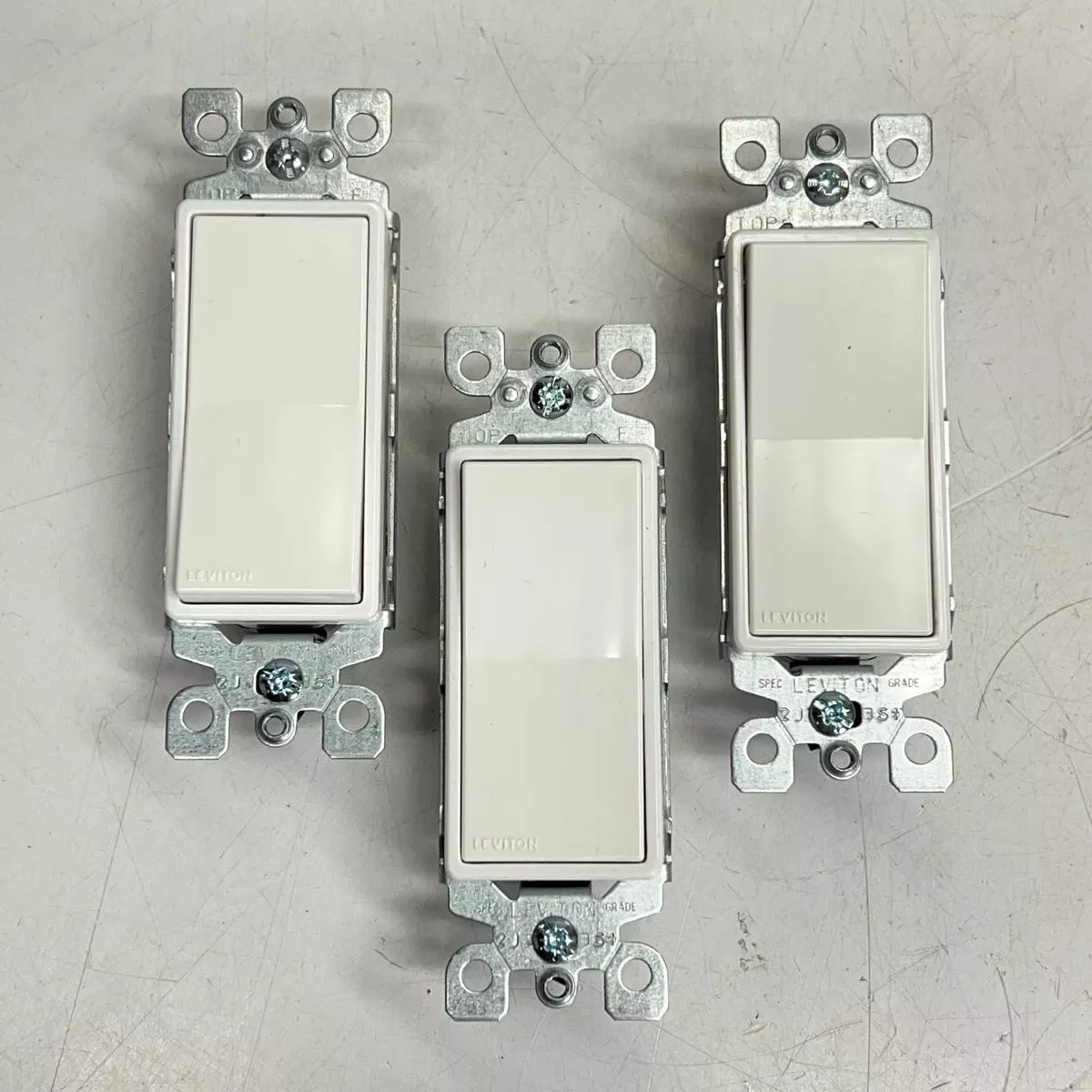ZA@ LEVITON (3 PACK) Decora Single-pole Switch Grounding 15 AMP White 5601-2W